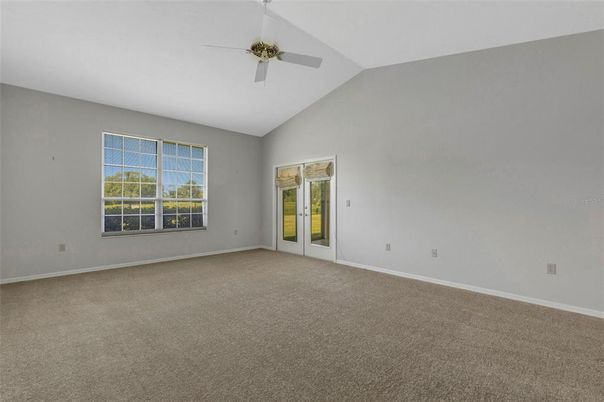 Empty room, Interior