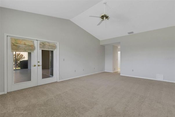 Empty room, Interior
