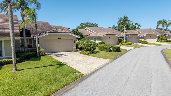 Attached, Exterior, Facade, Ranch