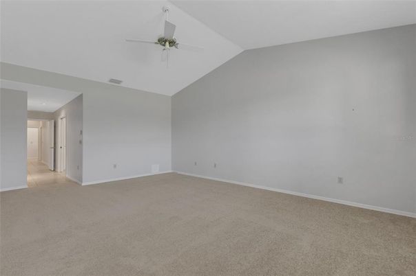 Empty room, Interior