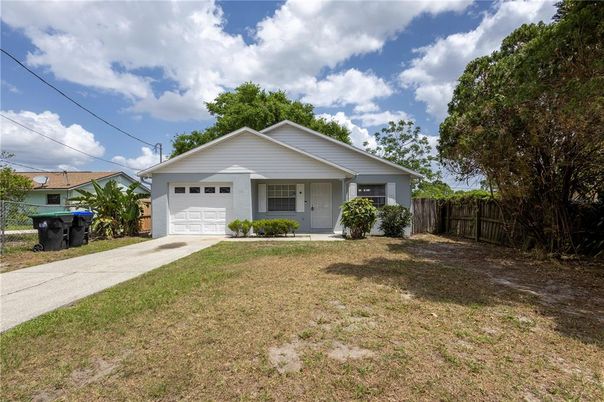 Attached, Exterior, Facade, Ranch