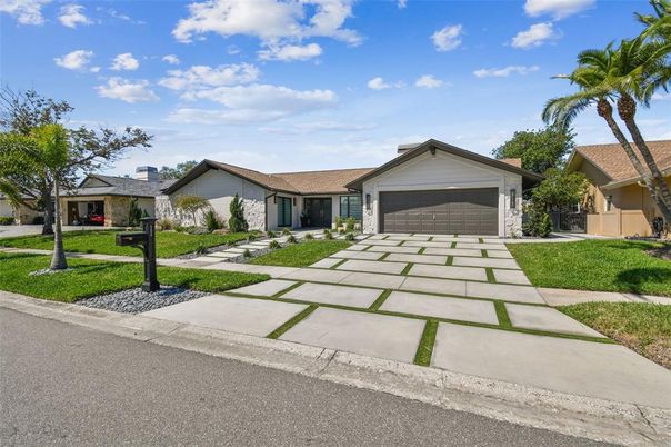 Attached, Exterior, Facade, Ranch