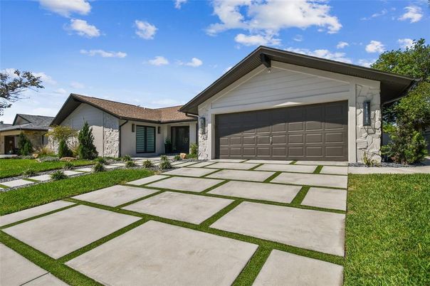Attached, Exterior, Facade, Ranch