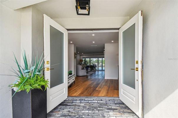 Interior, Recessed Lighting, Wood Texture Flooring