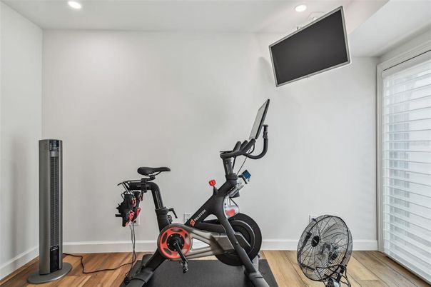 Fitness Equipment, Interior, Recessed Lighting, Wood Texture Flooring