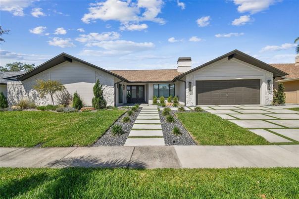 Attached, Exterior, Facade, Ranch
