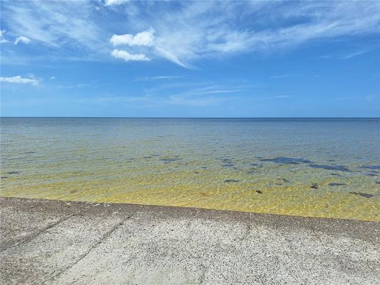 Exterior, Lake