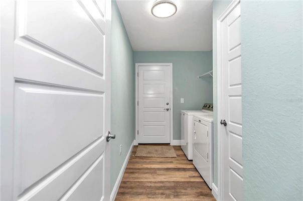 Interior, Utility Closets, Washer, Wood Texture Flooring