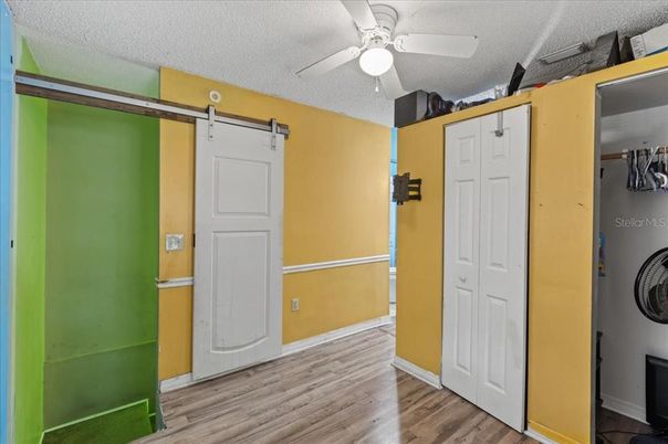 Interior, Washer, Wood Texture Flooring