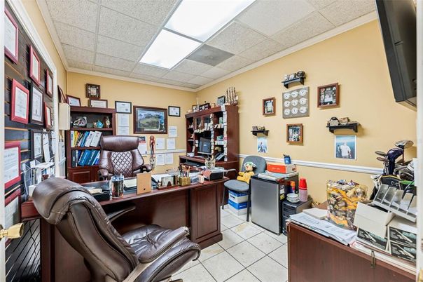 Home Office, Interior