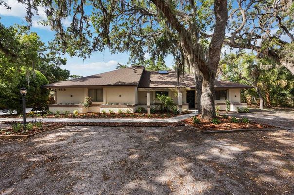 Backyard, Exterior, Facade, Ranch