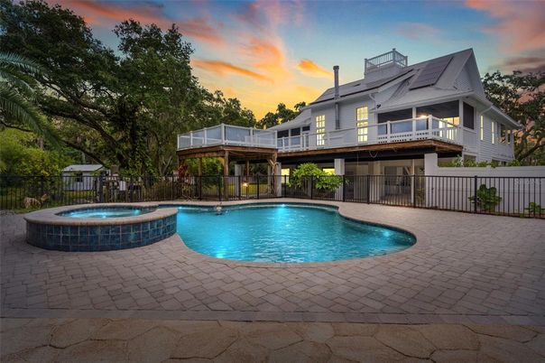 Exterior, Pool
