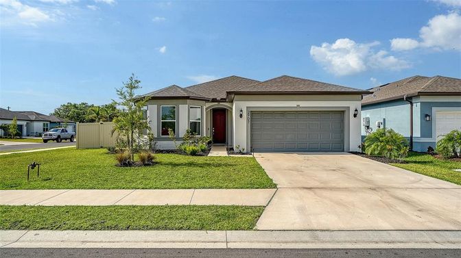 Attached, Exterior, Facade, Ranch