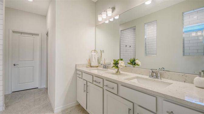 Bathroom, Dual Sink Vanities, Interior, Recessed Lighting