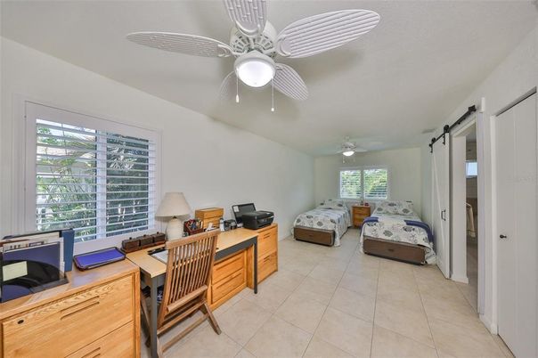 Home Office, Interior