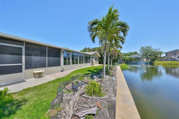 Exterior, Lake