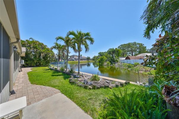 Exterior, Lake
