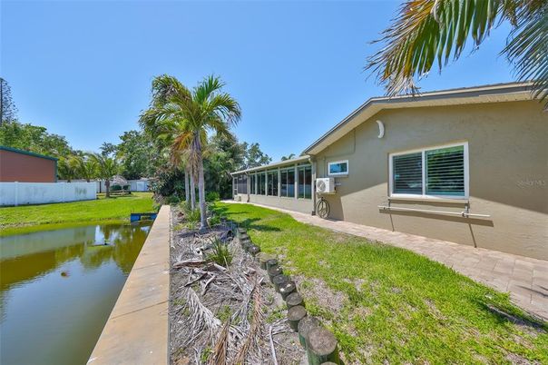Exterior, Lake