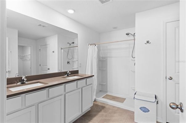 Bathroom, Dual Sink Vanities, Interior, Recessed Lighting