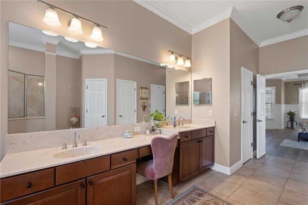 Bathroom, Dual Sink Vanities, Interior