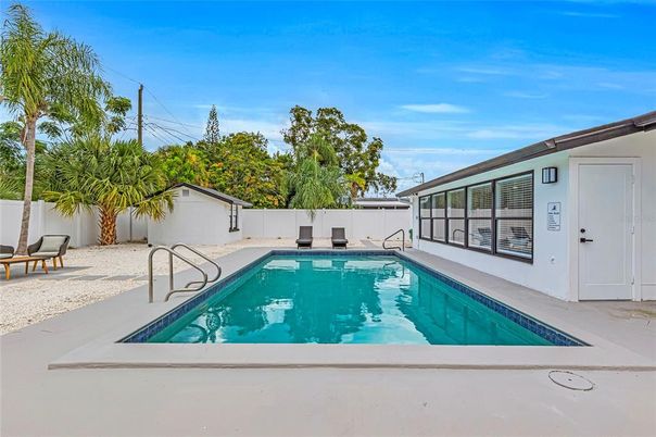 Exterior, Pool