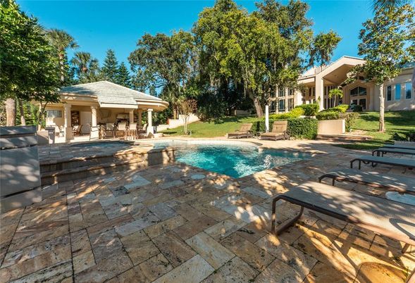 Exterior, Pool