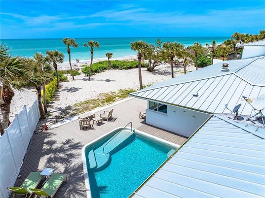 Exterior, Pool, Water