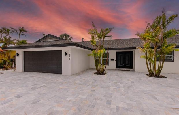 Attached, Exterior, Facade, Ranch