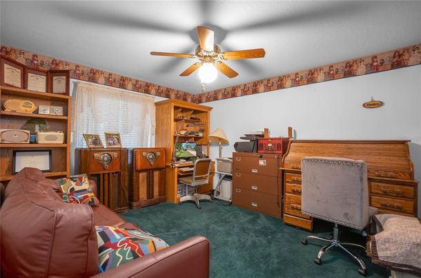 Home Office, Interior