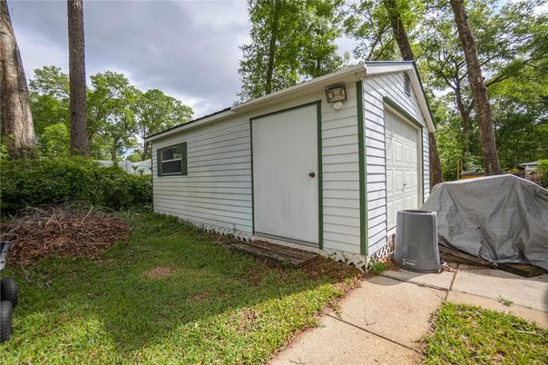 Detached Garage, Exterior