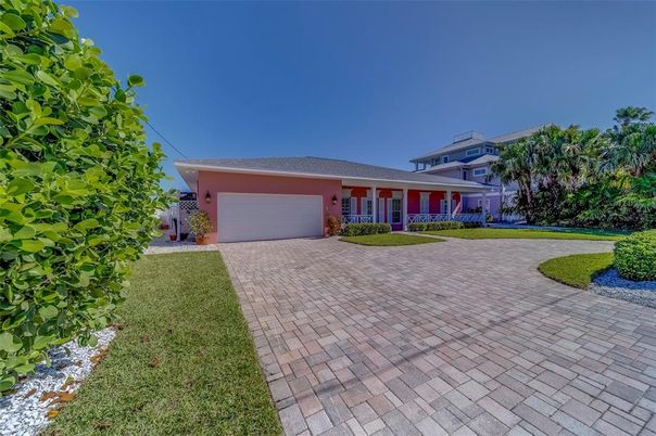 Attached, Exterior, Facade, Ranch