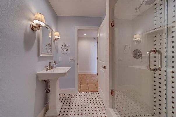 Bathroom, Interior, Recessed Lighting
