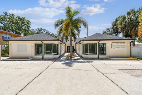 Attached, Exterior, Facade, Ranch