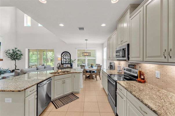 Dining room, Interior, Kitchen, Pendant Lights, Recessed Lighting, Stainless Steel Appliances