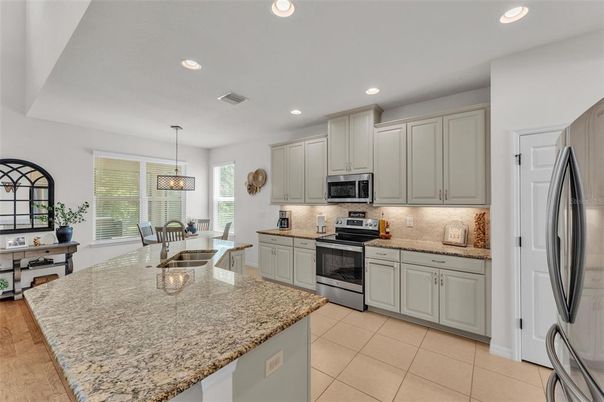 Dining room, Interior, Kitchen, Pendant Lights, Recessed Lighting, Stainless Steel Appliances