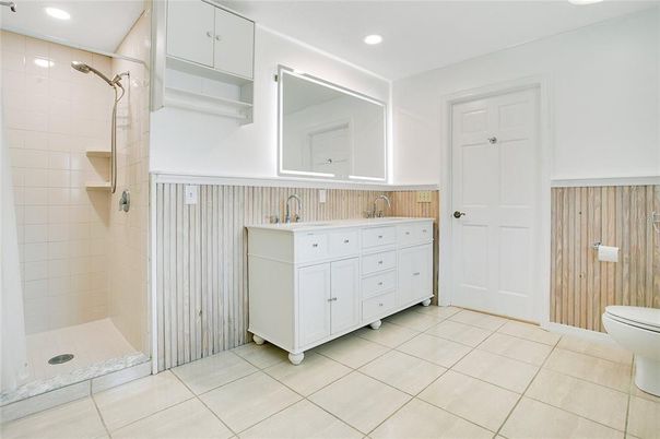 Bathroom, Interior, Recessed Lighting
