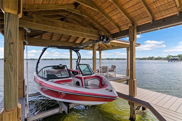 Exterior, Lake