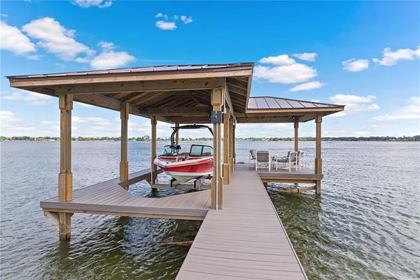 Exterior, Lake
