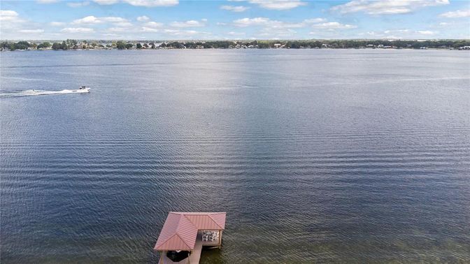 Exterior, Lake