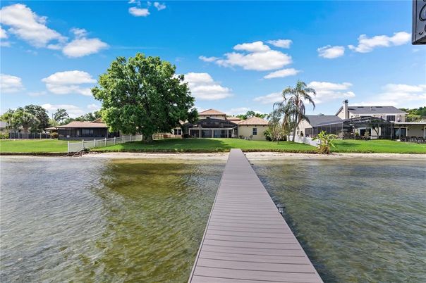 Exterior, Lake