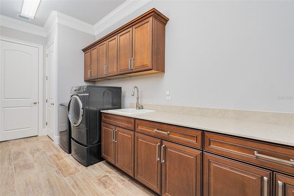 Interior, Washer, Wood Texture Flooring