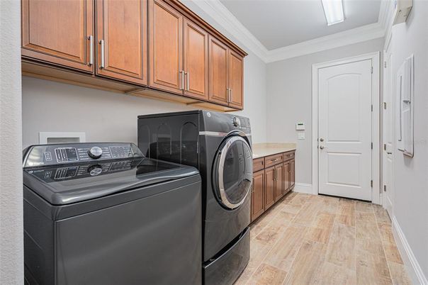 Interior, Washer, Wood Texture Flooring