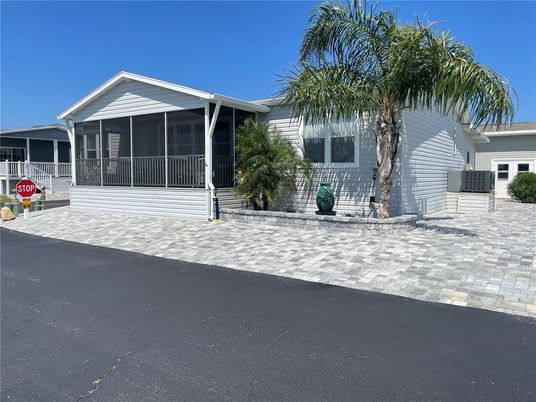 Exterior, Facade, Ranch