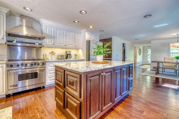 Dining room, Interior, Kitchen, Pendant Lights, Recessed Lighting, Stainless Steel Appliances, Wood Texture Flooring