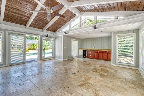 Empty room, Interior, Wooden Beams, Wooden Ceilings