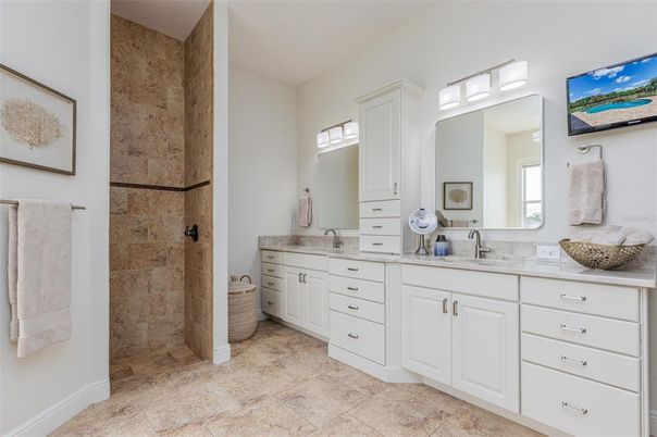 Bathroom, Dual Sink Vanities, Interior