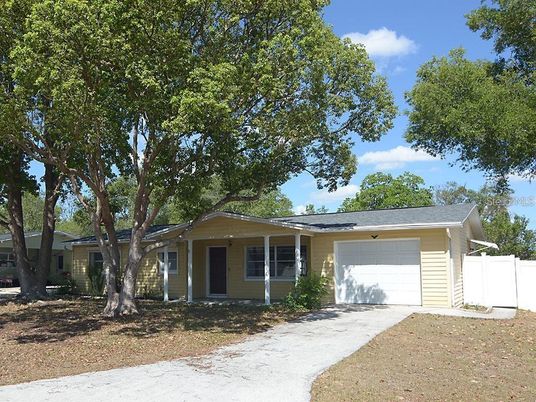 Attached, Exterior, Facade, Ranch