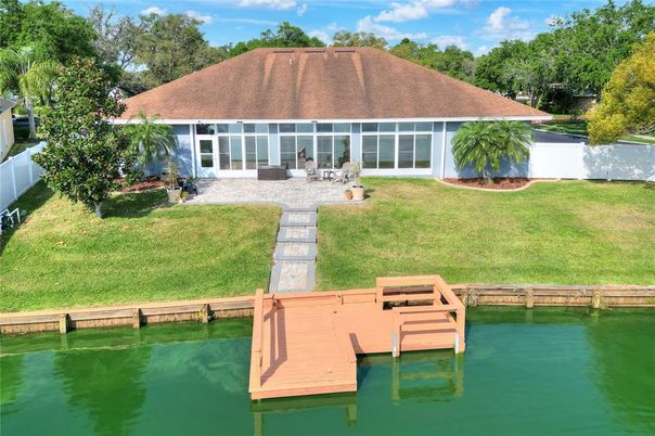 Exterior, Lake
