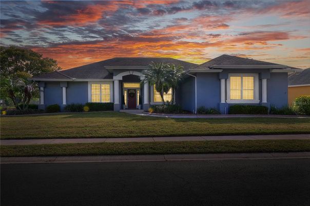 Backyard, Exterior, Facade, Ranch
