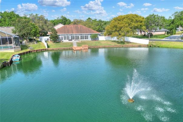 Exterior, Lake